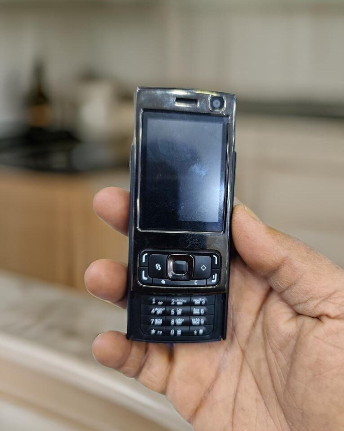 هاتف محمول كلاسيكي مفتوح منزلق GSM - هاتف محمول صغير الحجم بتقنية 2G مع لوحة مفاتيح منزلقة، وشريحتي اتصال، وبلوتوث، ومشغل MP3، وبطارية طويلة العمر هاتف احتياطي للسفر