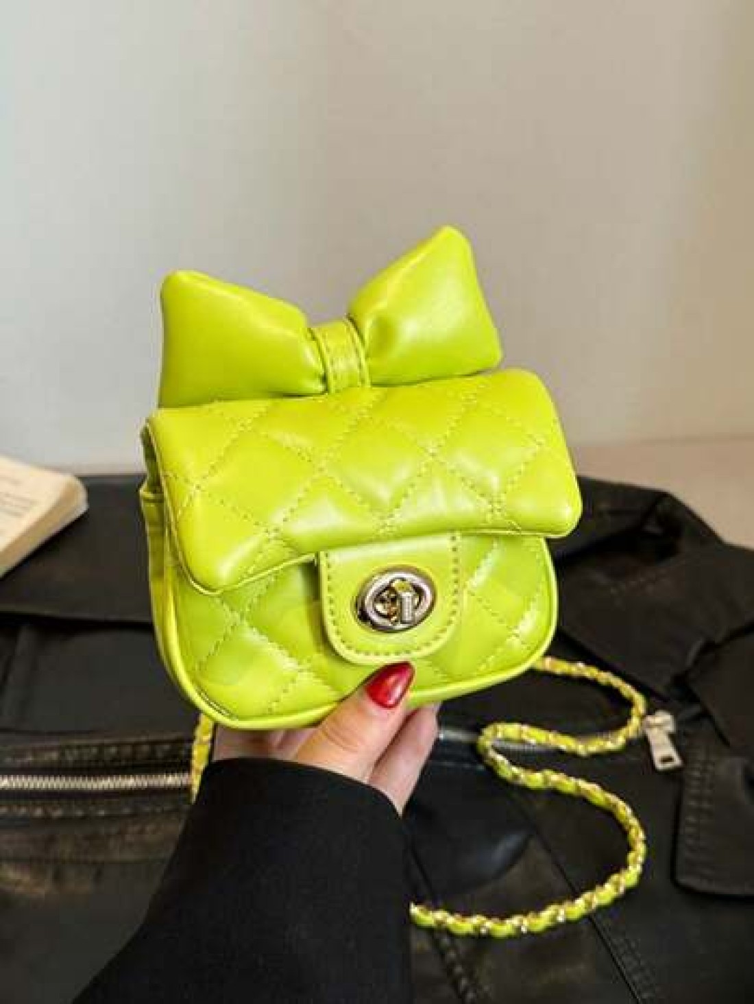 1pc Popular New Fashion Chain Diamond Embossed Shoulder Messenger Bag High Value Color Fresh Embossed Square Beautiful Fashion Shoulder Handbag Chain Small Square Bag Fashionable And Textured Fashion