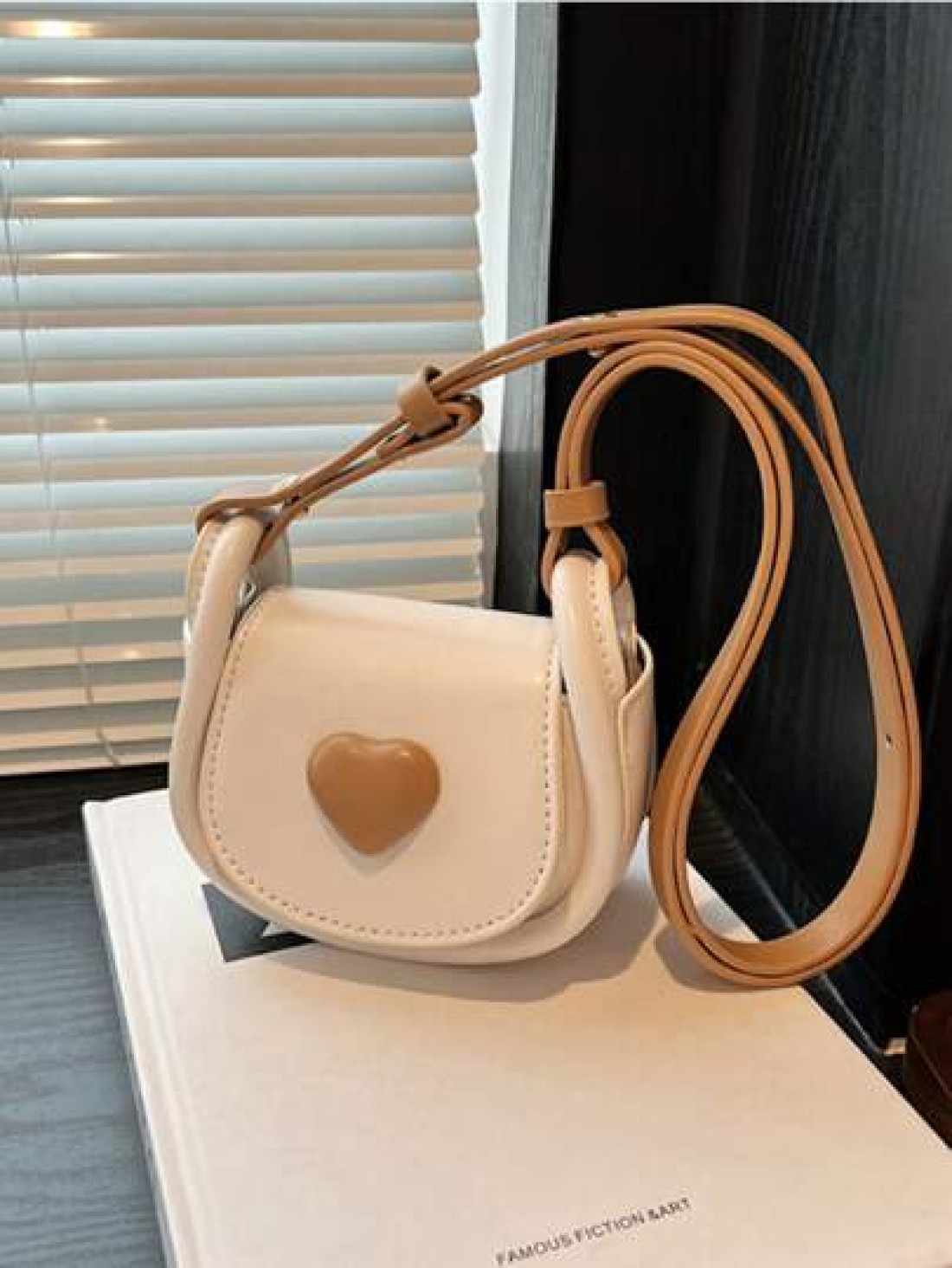 Mini Fashion Diagonal Crossbody Bag Minimalist Heart Shaped Saddle Bag