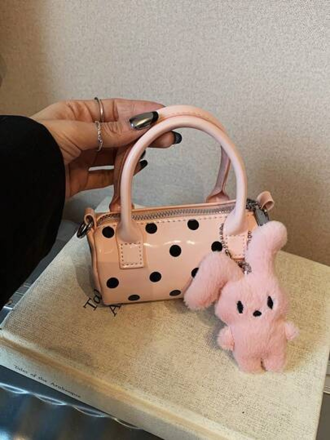 1pc Fashionable Polka Dot Handbag Cylindrical Bag Korean Style Niche Shoulder Messenger Bag Versatile Boston Handbag Niche Polka Dot Cake Handbag Pillow Bag Large Capacity Commuter Versatile Shoulder