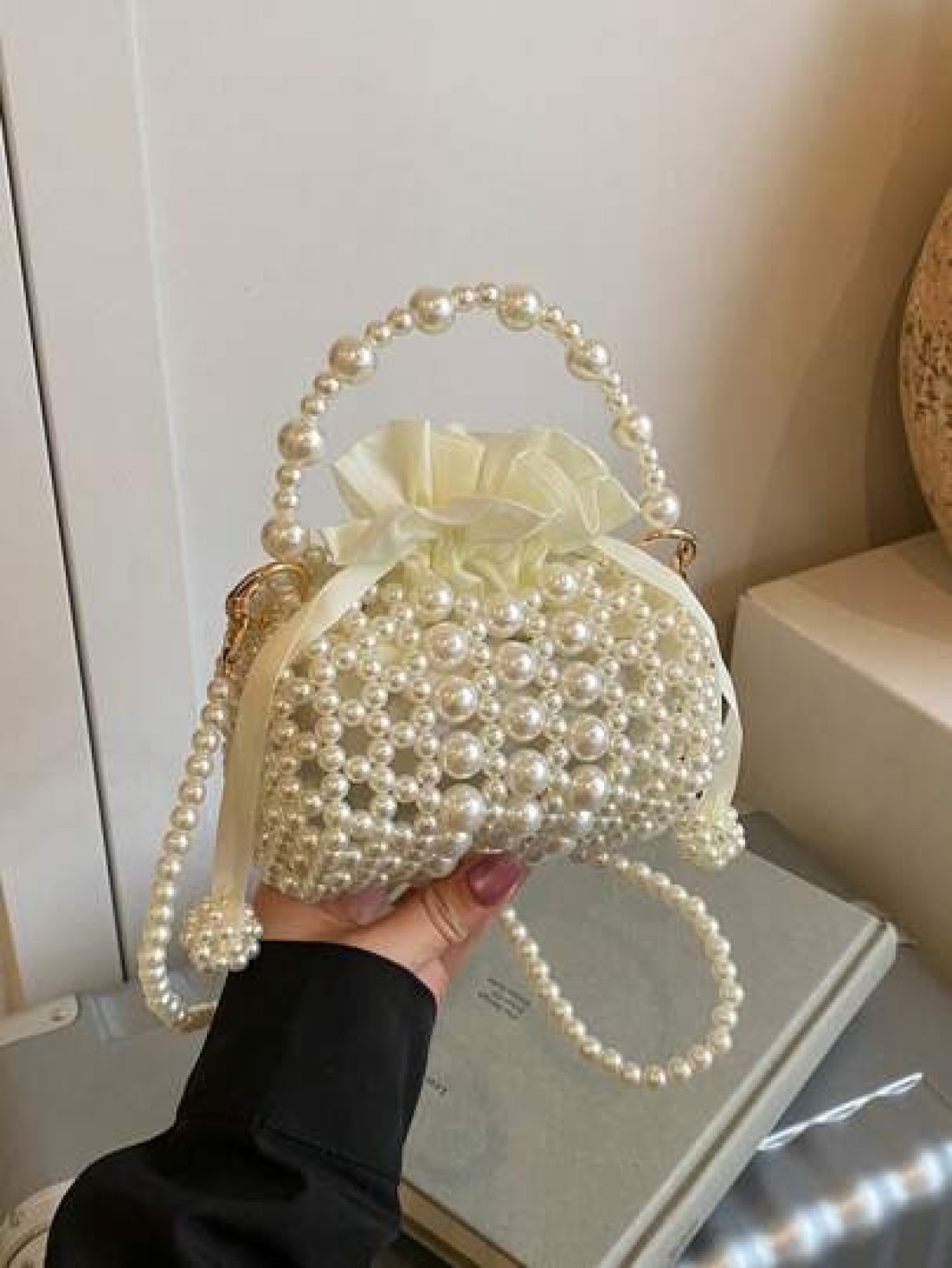 1pc Girls Pearl Drawstring Closure Cute Handbag White Beaded Crossbody Bag Suitable For Spring Summer