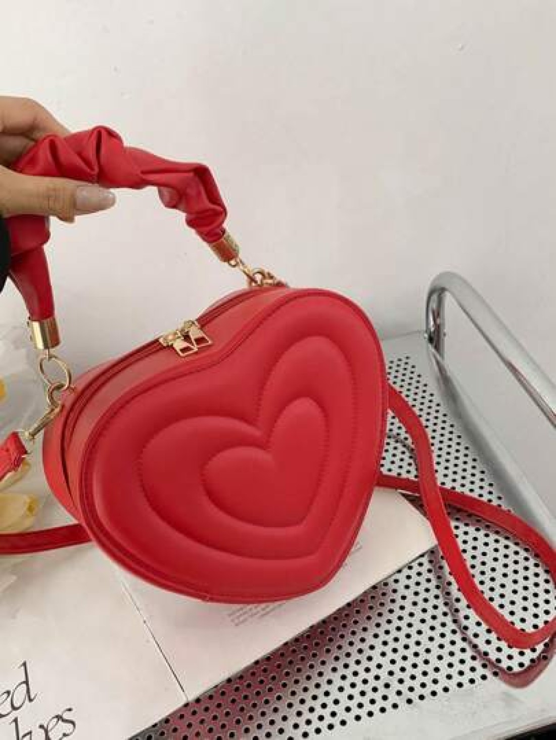 1pc High Grade Heart Shaped Small Bag For Girls Fashionable And Sweet Style Love Hand Held Shoulder Messenger Bag College Style Heart Girl Bag Pu Material Fashionable Girl Bag Girl Love Plaid Elegant