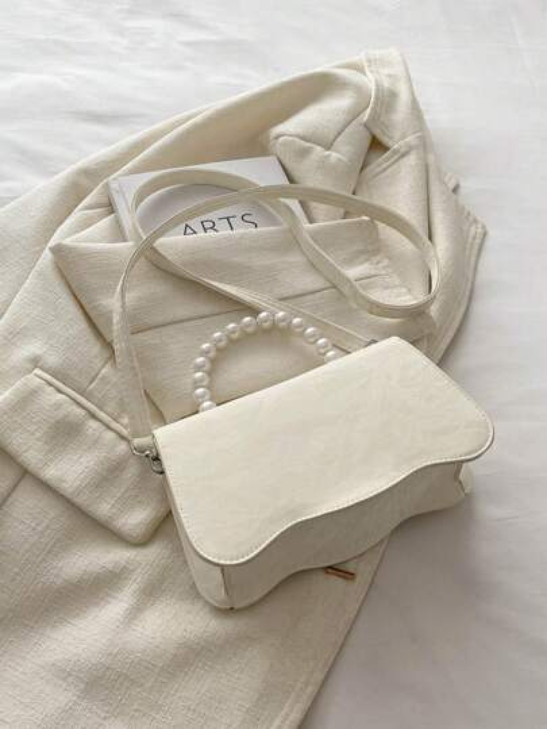 Fashionable Pearl Handbag Shoulder Bag Solid Color Design 2025 New Chic Fresh Butterfly Texture Small Square Bag