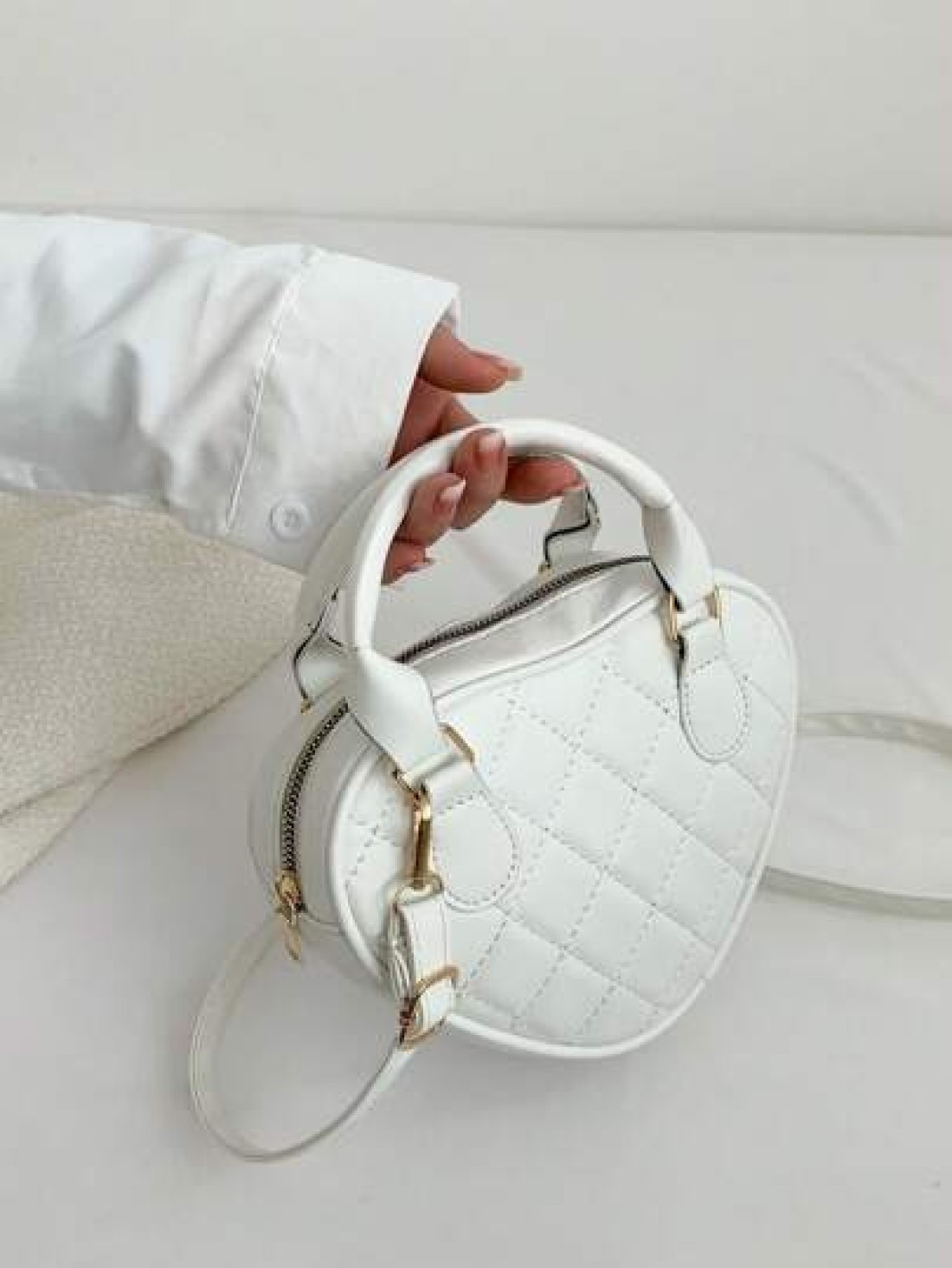1pc Pu Zipper Closure Fashion Sweet Fresh Heart Shaped Quilted Handbag Versatile Casual Bag Niche Design Adjustable Shoulder Strap Versatile Not Picky Ideal Holiday Gift Suitable For Daily Use To Atte