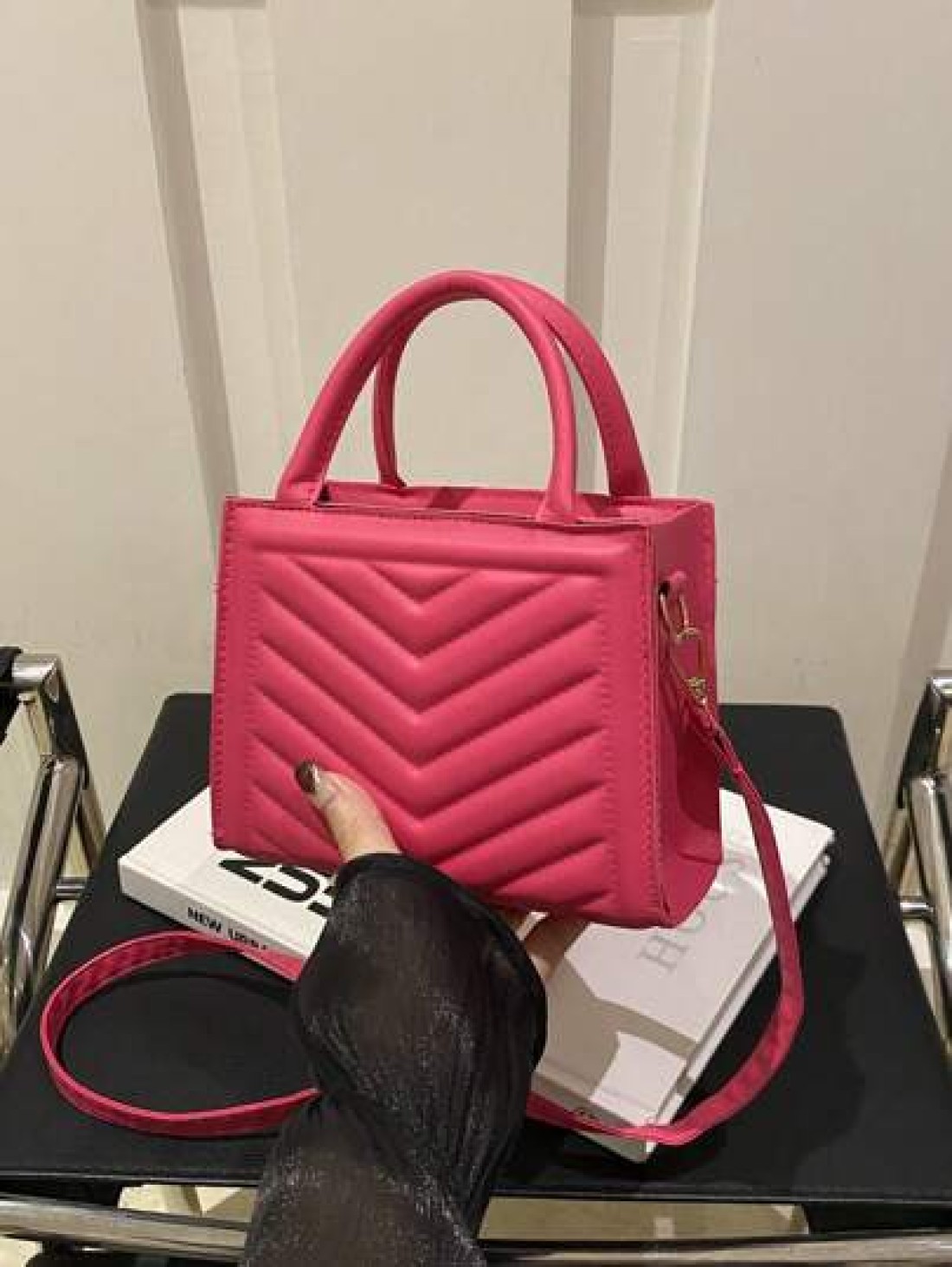 1pc Fashionable Commuting Texture Indentation Rhombus Bag Simple Casual One Shoulder Crossbody Small Square Bag Simple Hand Held Large Capacity Bag Popular Retro Fashion Crossbody Bag Fashion Shoulder