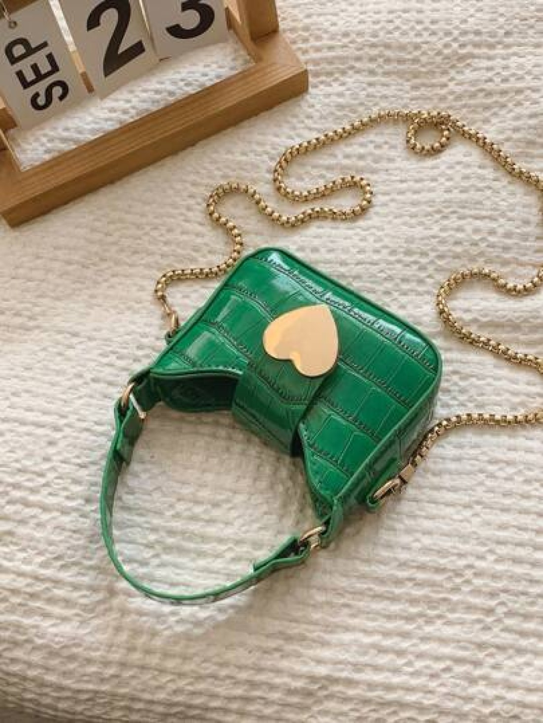 New Exported Children s Bag Girls Shoulder Handbag Mini Solid Color Heart Baby Alligator Texture Shoulder Bag