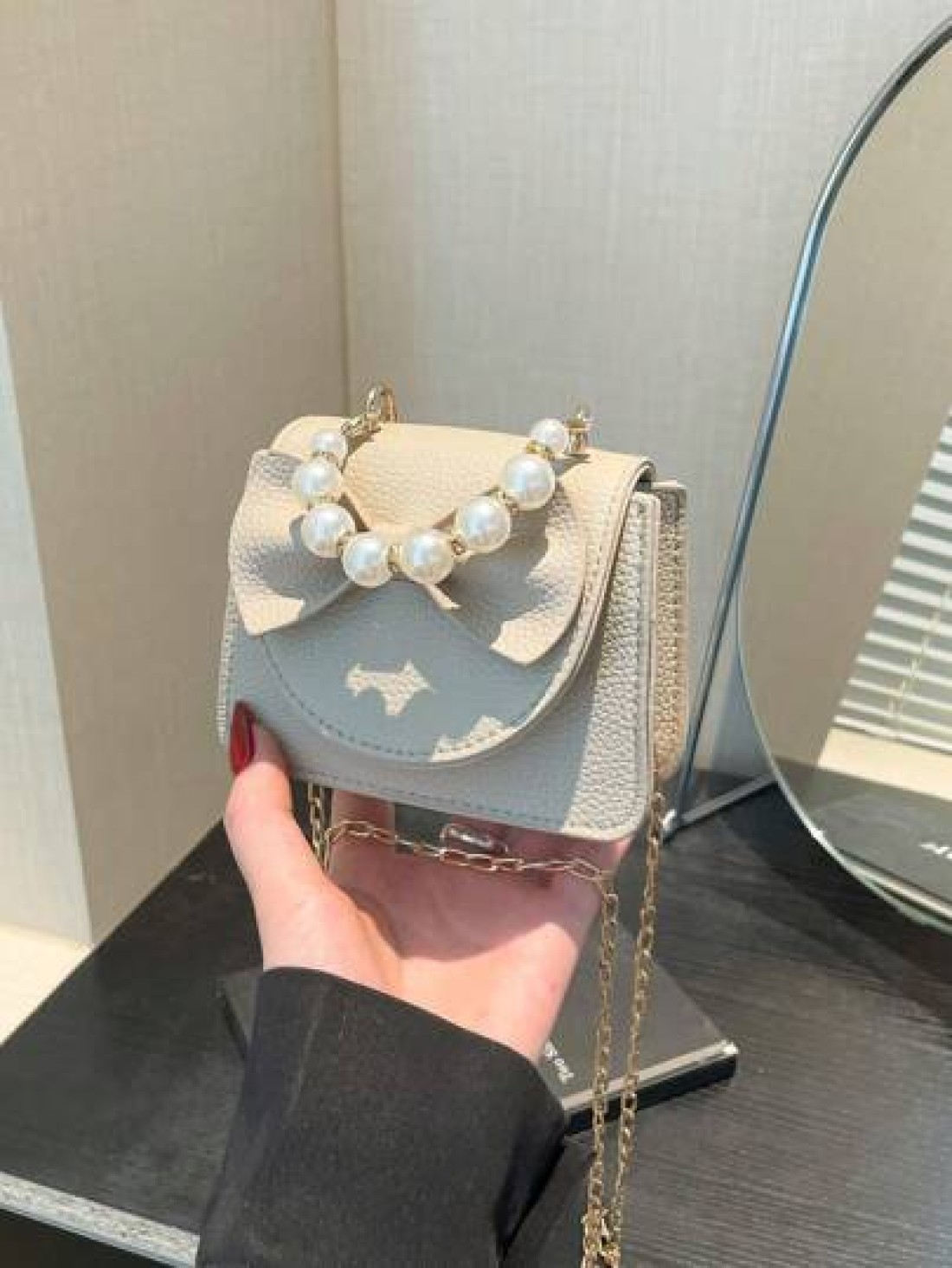 1 Piece Pu Magnet Closure Fashion Sweet Lychee Pattern Faux Pearl Bow Handbag Niche Design Highly Attractive Chain Mini Shoulder Crossbody Change Lipstick Bag Suitable For Teenagers Travel Shopping Pa