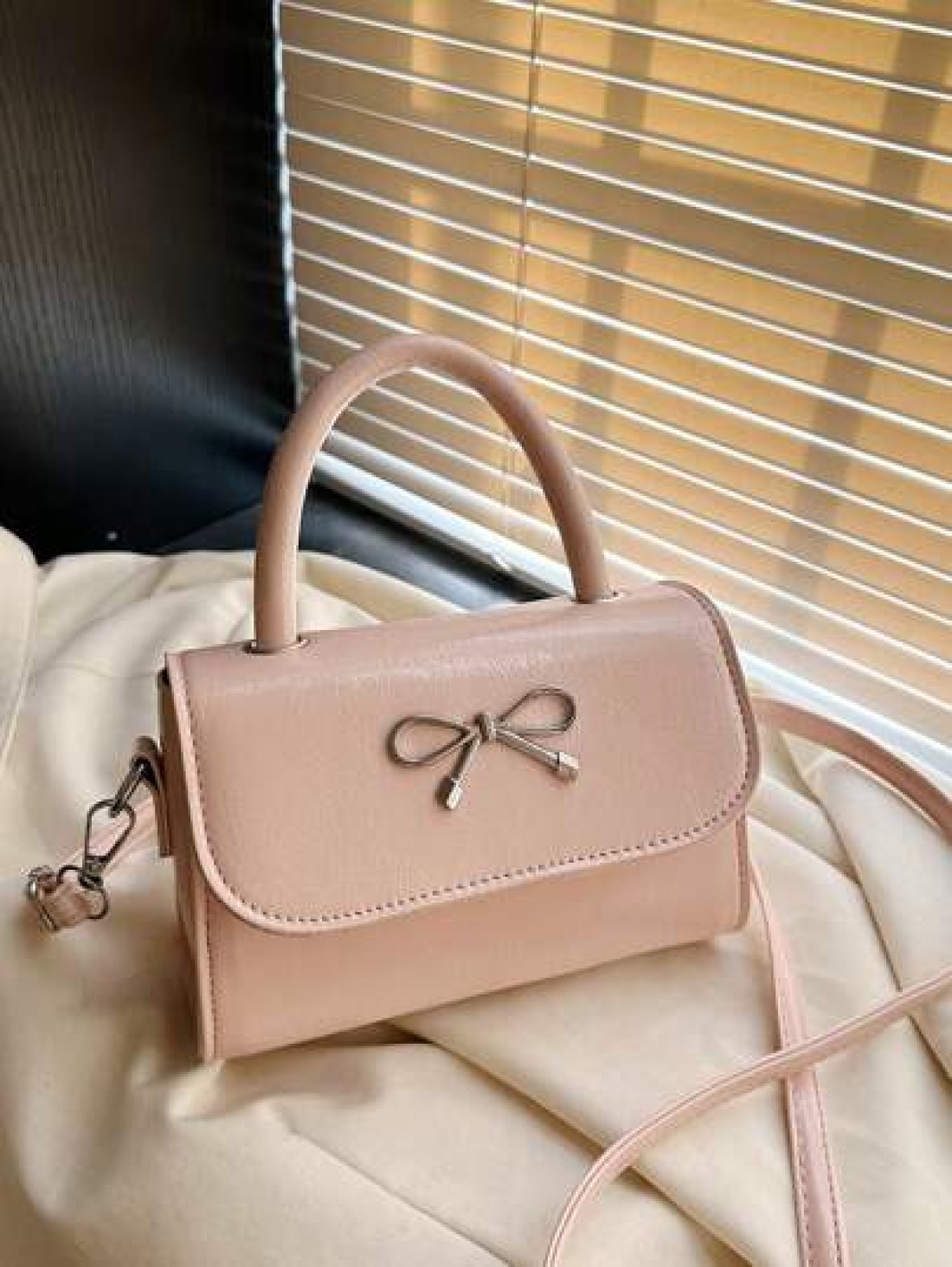 A Mini Casual Versatile Fashionable And Simple Cross Body Bag With A Diamond Shaped Bow Lipstick Suitable For Daily Use Going Out Shopping Dating Coin Purse That Can Be Worn On One Shoulder Or Across