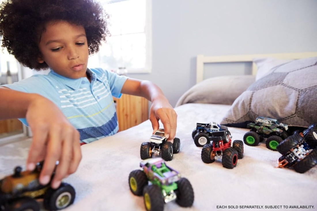 مجموعة سيارات Monster Trucks بمقياس 1:64 من Hot Wheels المصنوعة من قوالب مصبوبة بعجلات عملاقة
