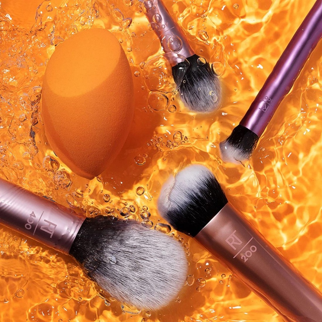 The Everyday Essentials set from Real Techniques gives you 5 essential tools to master any look tapered, soft and fluffy bristles. Blend powder blush evenly for a smooth, natural look