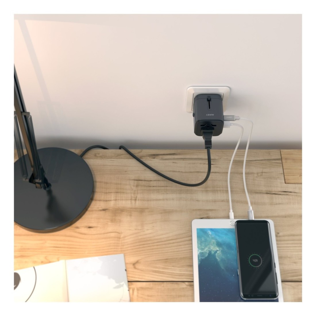أوكي محول العالمي مع 3 منافذ USB - أسود