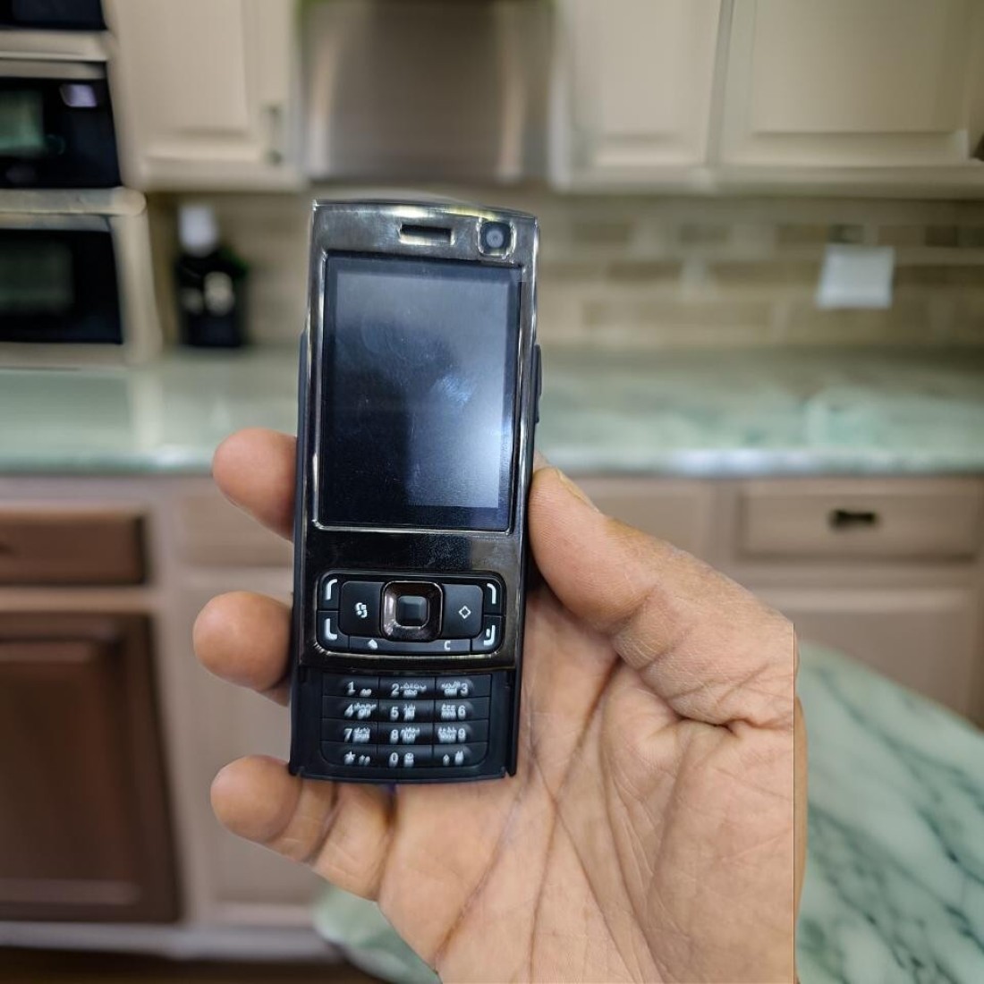 هاتف محمول كلاسيكي مفتوح منزلق GSM - هاتف محمول صغير الحجم بتقنية 2G مع لوحة مفاتيح منزلقة، وشريحتي اتصال، وبلوتوث، ومشغل MP3، وبطارية طويلة العمر هاتف احتياطي للسفر
