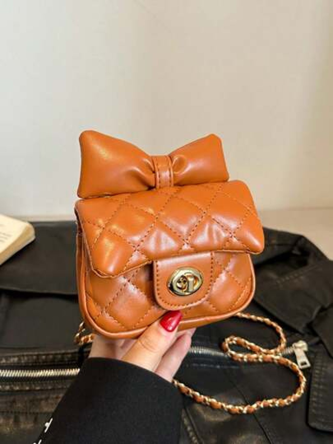 1pc Popular New Fashion Chain Diamond Embossed Shoulder Messenger Bag High Value Color Fresh Embossed Square Beautiful Fashion Shoulder Handbag Chain Small Square Bag Fashionable And Textured Fashion