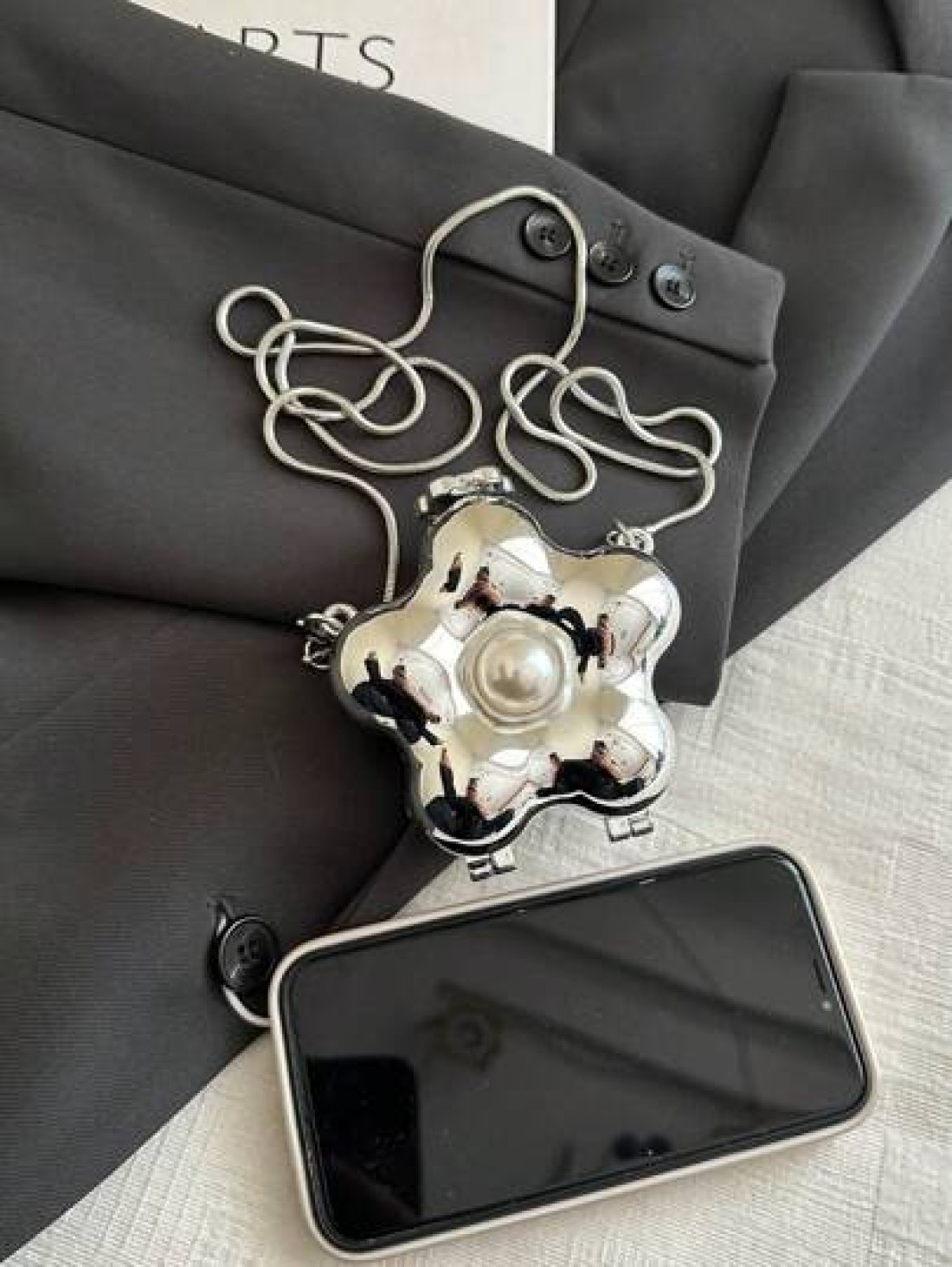 1 Pc New Model Girl s Metal Material Mini Solid Color Flower Shaped Crossbody Bag Buckle Closure Metal Chain Shoulder Strap Exquisite And Fashionable Convenient And Compact Suitable For Daily Travel A