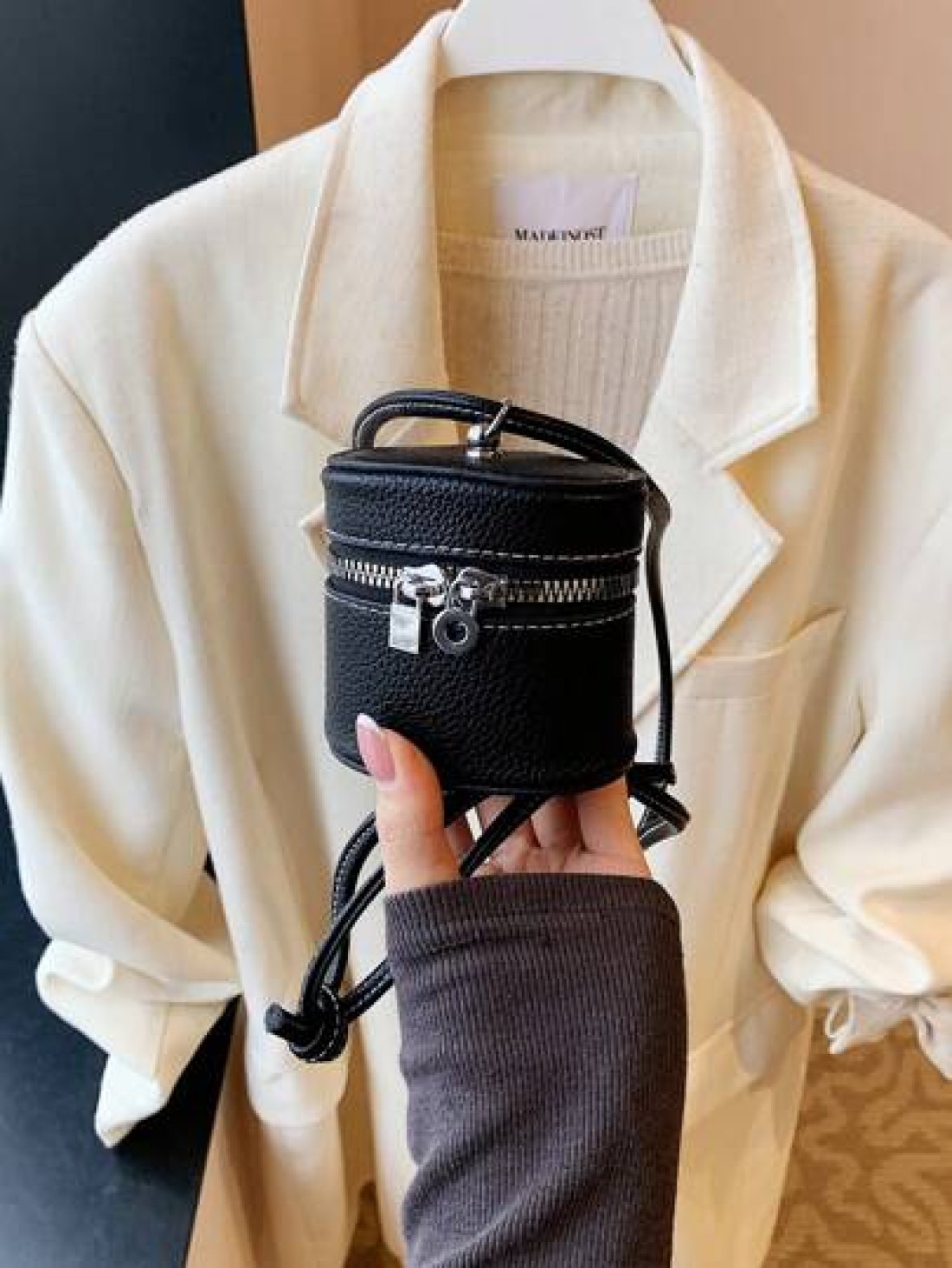 3 16 Years Old Girls Universal Small Bag Essential Fashion Bag For Going Out And Play Mini Lipstick Envelope Headphone Bag Candy Color Fashion