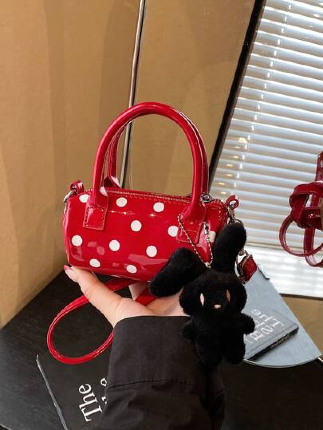 1pc Fashionable Polka Dot Handbag Cylindrical Bag Korean Style Niche Shoulder Messenger Bag Versatile Boston Handbag Niche Polka Dot Cake Handbag Pillow Bag Large Capacity Commuter Versatile Shoulder