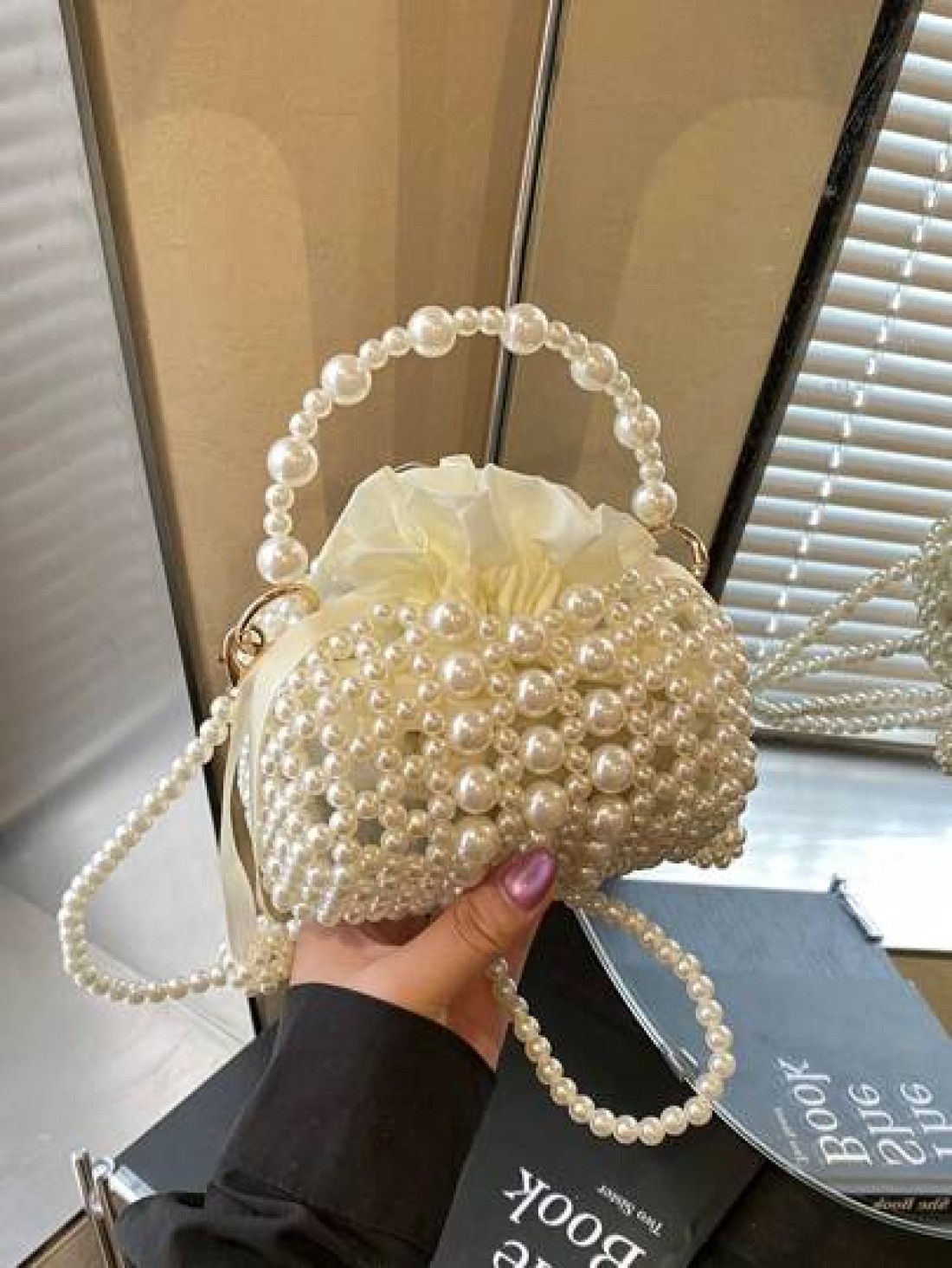 1pc Girls Pearl Drawstring Closure Cute Handbag White Beaded Crossbody Bag Suitable For Spring Summer