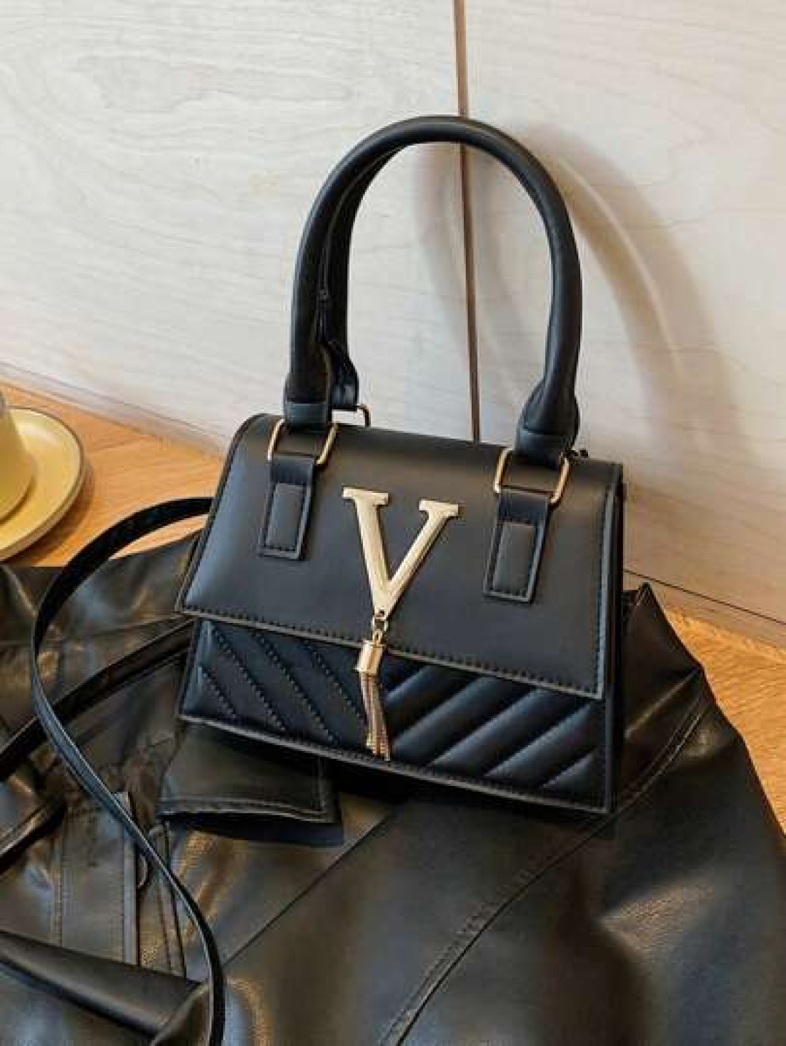 1pc Fashionable And Elegant Messenger Bag Fashionable Messenger Bag Letter Tassel Fashionable Shoulder Small Square Bag Pu Material Fashionable And Versatile Square Bag Shape Can Be Carried By Hand Or