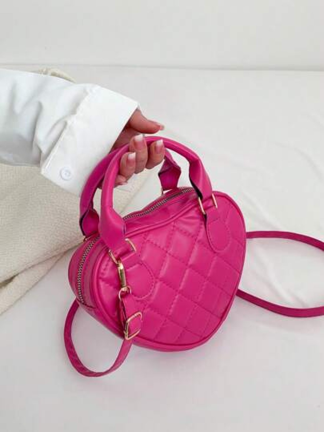 1pc Pu Zipper Closure Fashion Sweet Fresh Heart Shaped Quilted Handbag Versatile Casual Bag Niche Design Adjustable Shoulder Strap Versatile Not Picky Ideal Holiday Gift Suitable For Daily Use To Atte