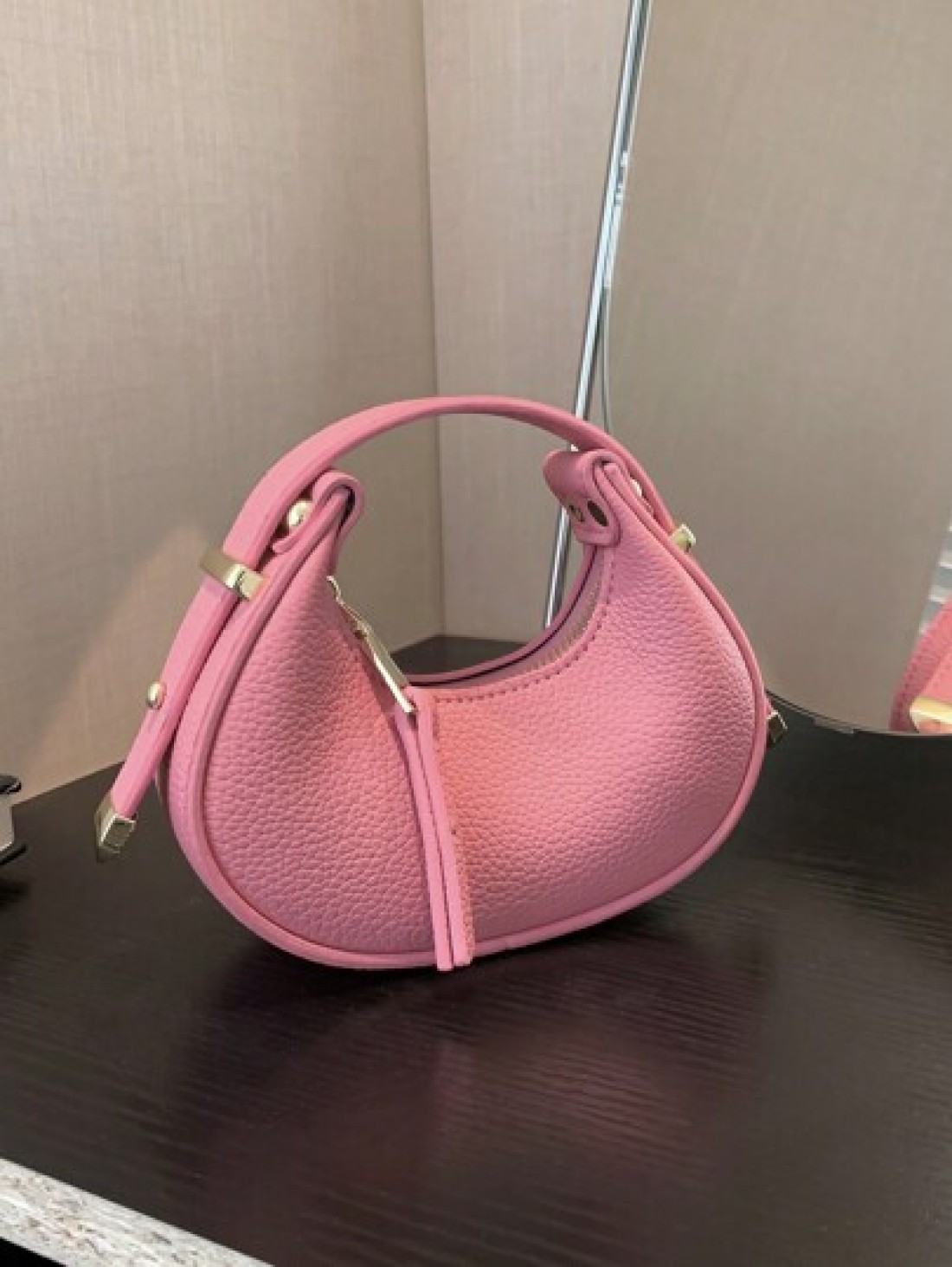 1pc Glossy Patent Leather Solid Color Mini Handbag Adjustable Crescent Shaped Handle For Kids