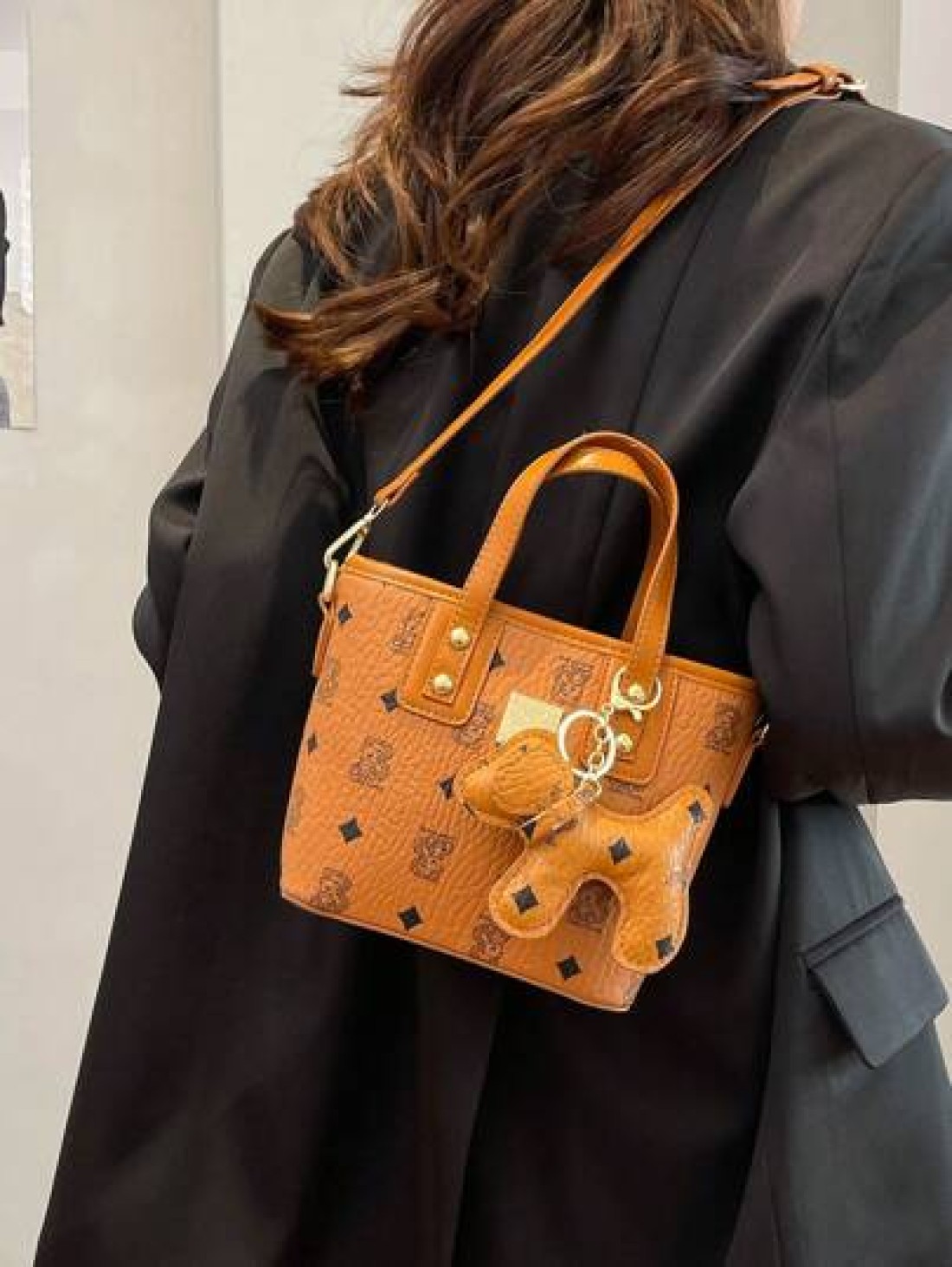 1PC Handbag Fashion Texture Letter Cute Cartoon Bear Print Popular Bucket Bag Korean Small Bag Multifunctional One Shoulder Crossbody Girl s Bag Suitable For Teenagers Going Out For Camping Travel Use