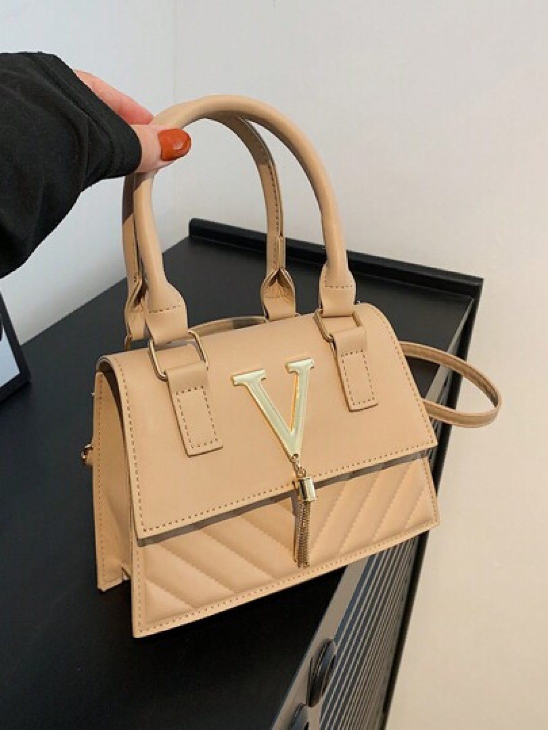1pc Fashionable And Elegant Messenger Bag Fashionable Messenger Bag Letter Tassel Fashionable Shoulder Small Square Bag Pu Material Fashionable And Versatile Square Bag Shape Can Be Carried By Hand Or