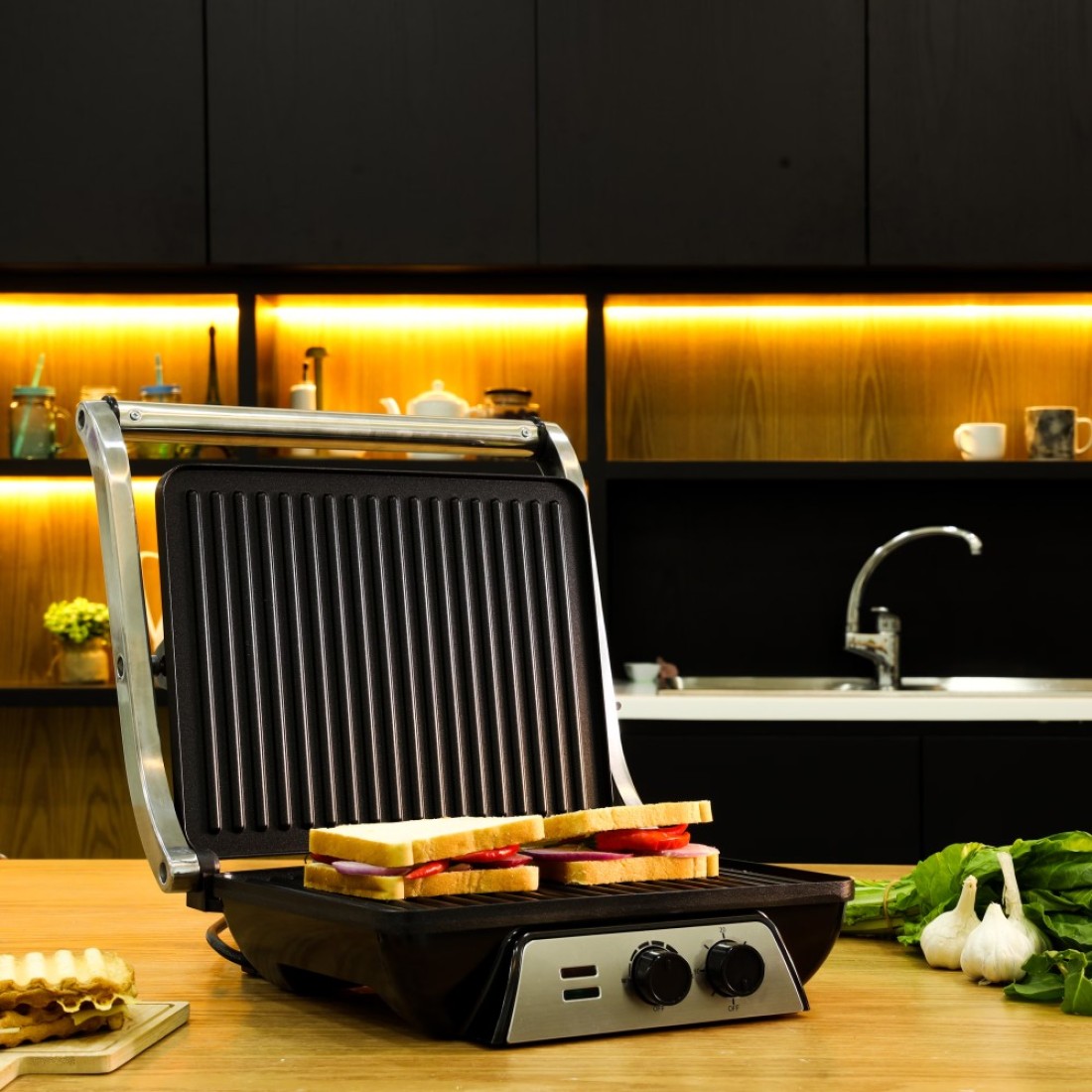 Olsenmark 2000W Super-Jumbo Grill Sandwich Maker - OMGM2441, Non-Stick Coated Plates, Opens 180 Degrees with Cool Touch Handle, Adjustable Temperature &amp; Timer with Indicator Light, 2 Year