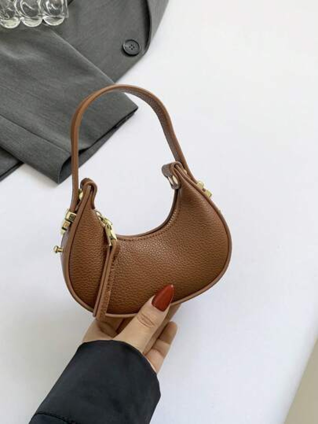 1pc Glossy Patent Leather Solid Color Mini Handbag Adjustable Crescent Shaped Handle For Kids