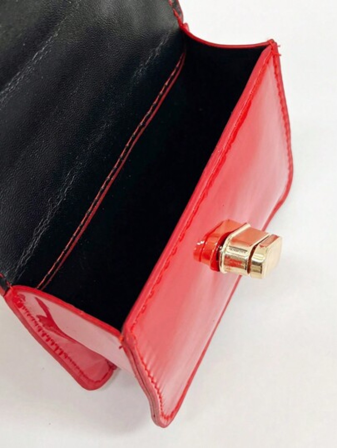 حقيبة كروسبودي مبطنة مزينة باللؤلؤ الاصطناعي ، حقيبة مربعة مبطنة بمقبض علوي من السلسلة المزخرفة باللؤلؤ الاص