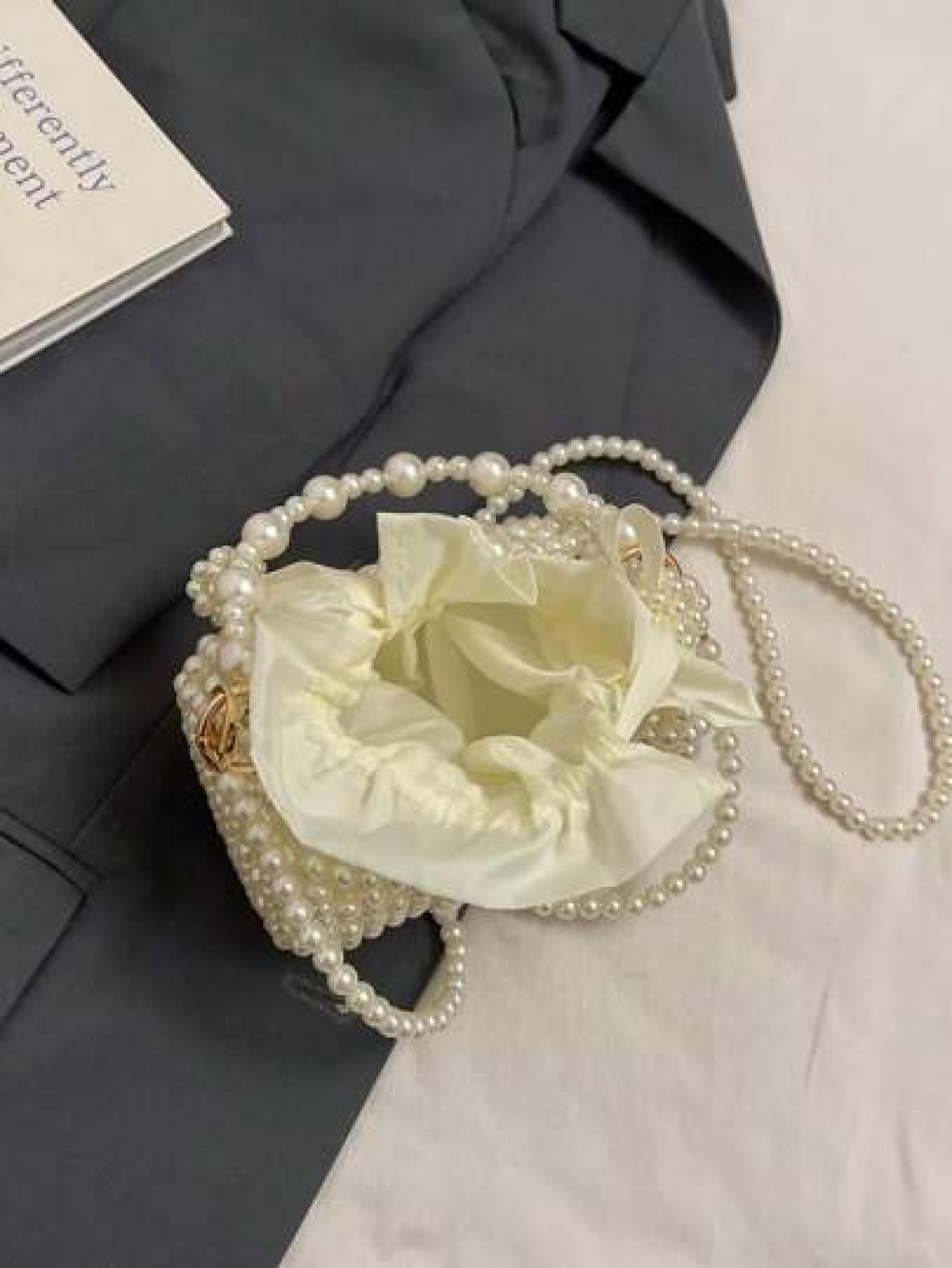 1pc Girls Pearl Drawstring Closure Cute Handbag White Beaded Crossbody Bag Suitable For Spring Summer