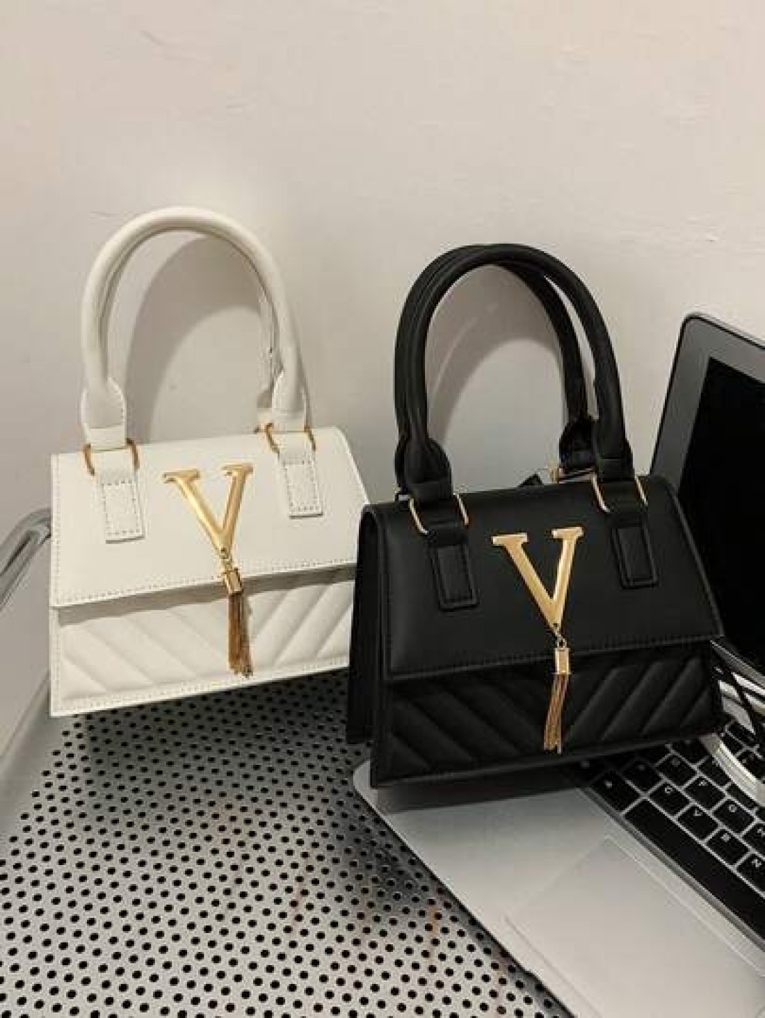 1pc Fashionable And Elegant Messenger Bag Fashionable Messenger Bag Letter Tassel Fashionable Shoulder Small Square Bag Pu Material Fashionable And Versatile Square Bag Shape Can Be Carried By Hand Or