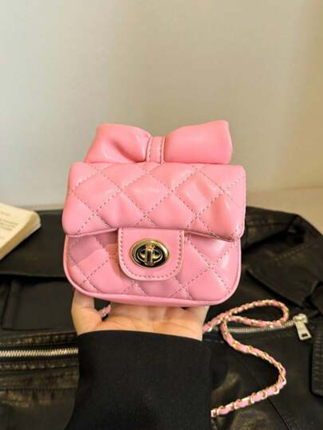 1pc Popular New Fashion Chain Diamond Embossed Shoulder Messenger Bag High Value Color Fresh Embossed Square Beautiful Fashion Shoulder Handbag Chain Small Square Bag Fashionable And Textured Fashion