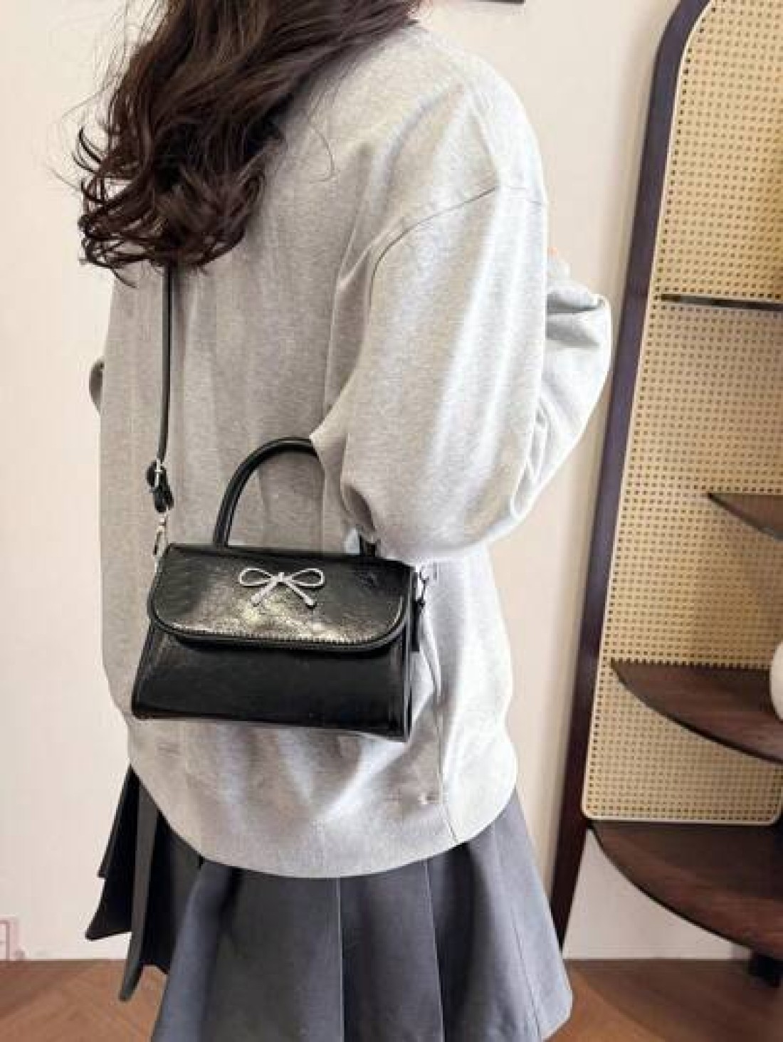1pc Gentle And Sweet Bow Fashion Handbag Versatile Ins Shoulder Crossbody Bag Stylish And Gentle Small Square Bag With Bow Decoration Pu Material Magnetic Buckle Closure Crossbody Bag High End Solid C