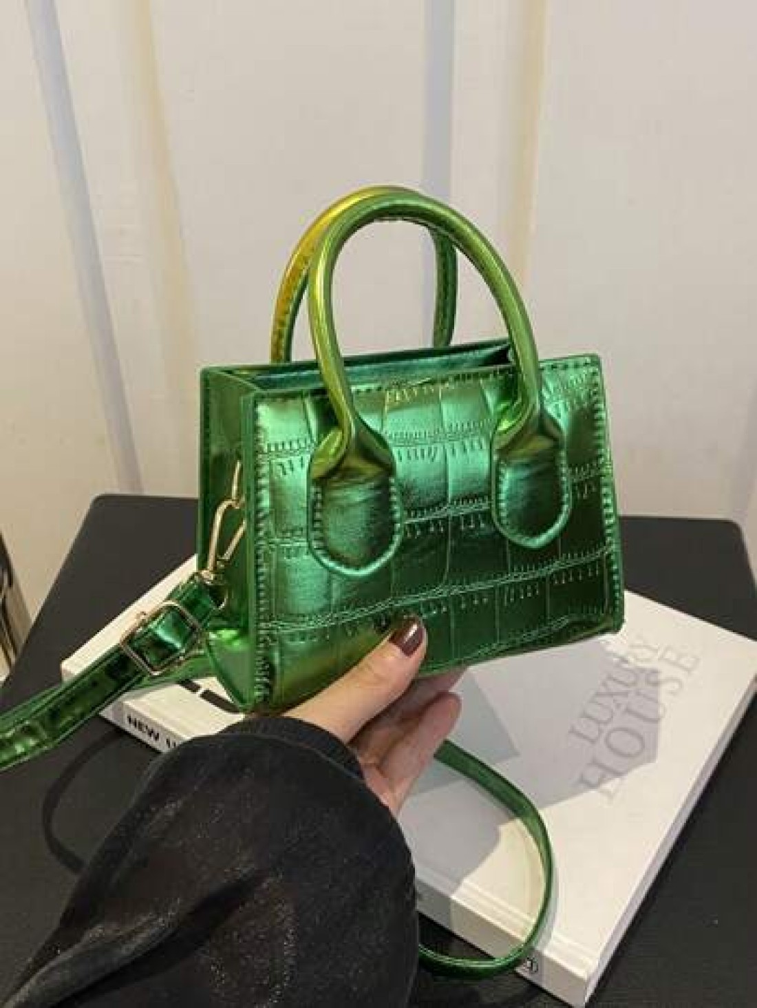 1pc Fashionable And Elegant Fashionable Design Shoulder Crossbody Solid Color Shiny Fresh Armpit Texture Chain Bag Crocodile Pattern Crossbody Bag Girl Korean Version Of Shoulder Bag Solid Color Small