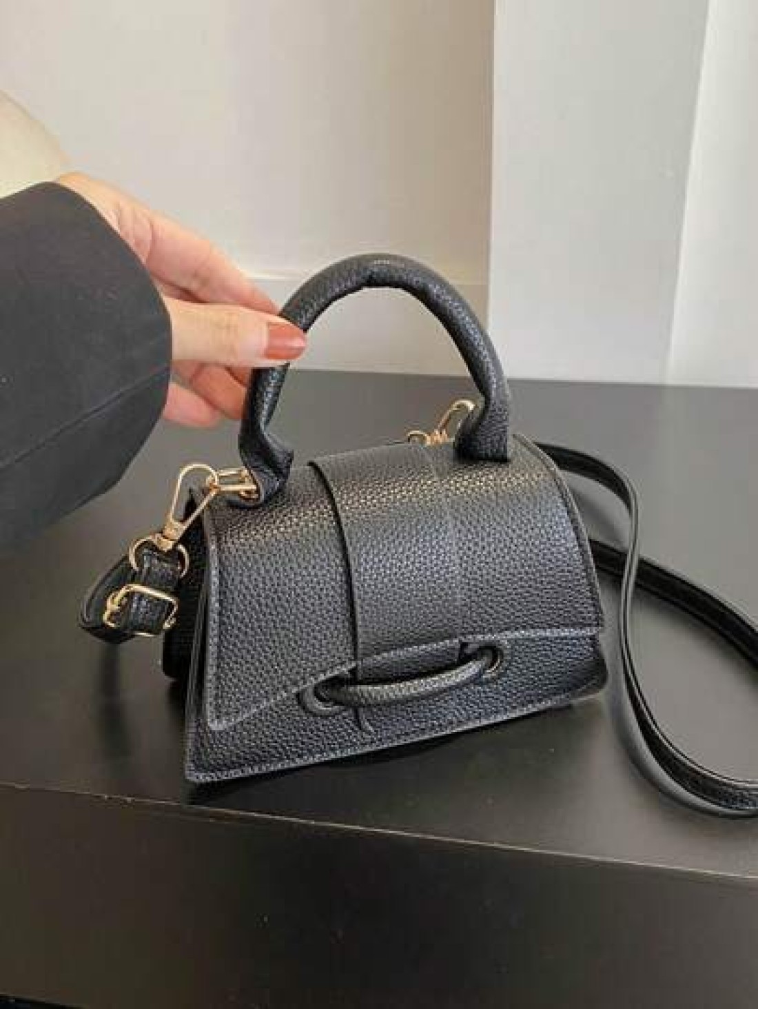 A Mini Niche Elegant Pu Material Solid Color Simple Casual And Versatile Flip Handbag Lipstick Bag That Can Be Worn On One Shoulder Across The Body Suitable For Daily Use Going Out Traveling Vacationi