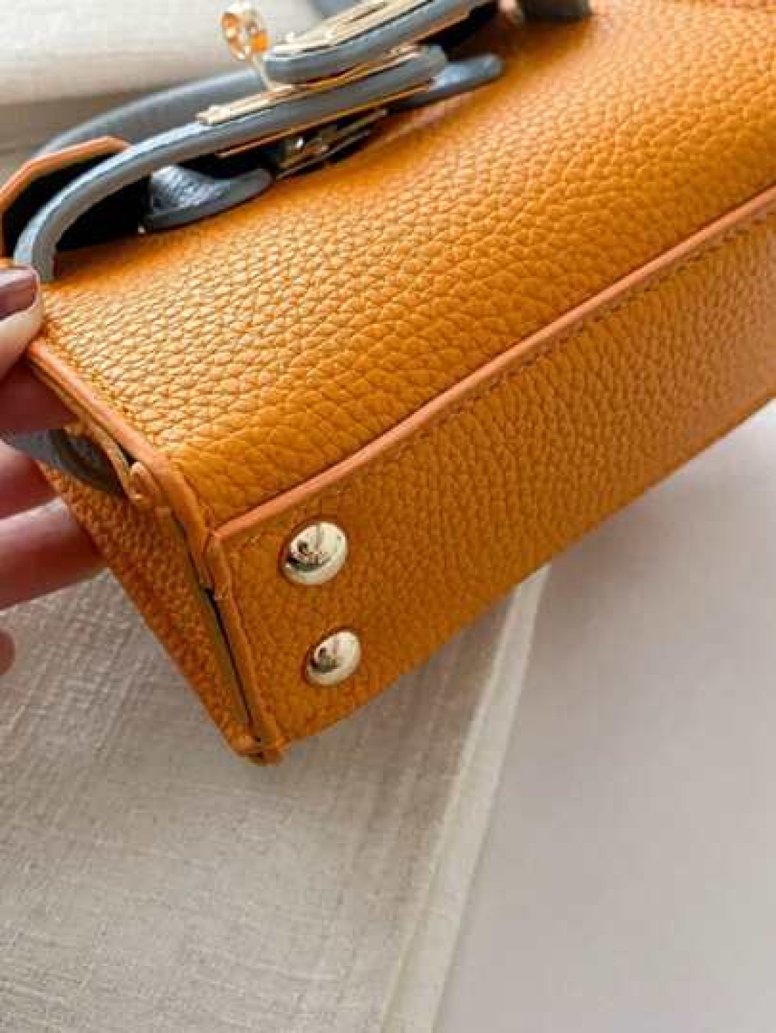 1 Pc New Model Girl s Fashion Retro Color Matching Handbag Pu Material Twist Lock Closure Crossbody Bag Simple And Elegant Casual And Versatile A Must Have For Daily Travel