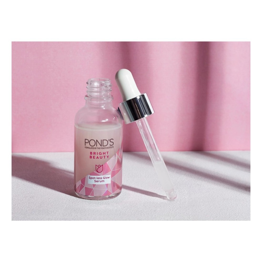 Pond&#39;s Bright Beauty Triple Glow Serum with Niacinamide and Hyaluronic Acid 30g