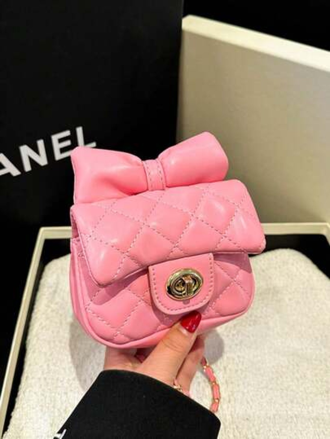1pc Popular New Fashion Chain Diamond Embossed Shoulder Messenger Bag High Value Color Fresh Embossed Square Beautiful Fashion Shoulder Handbag Chain Small Square Bag Fashionable And Textured Fashion