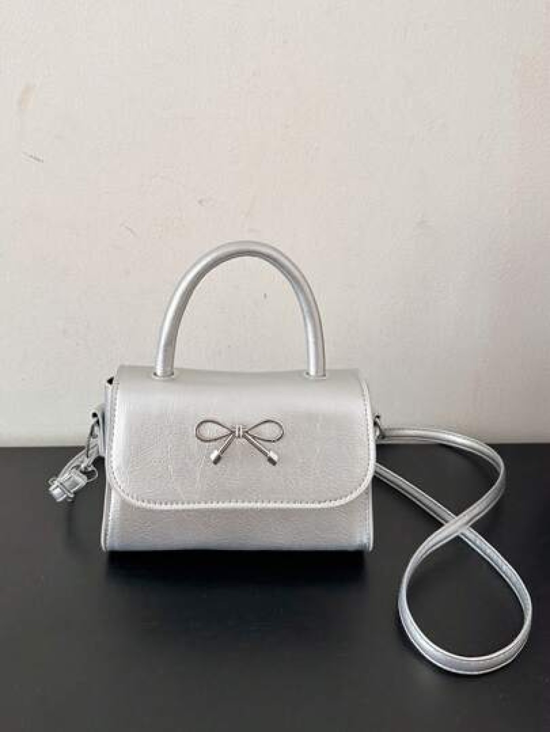 A Mini Casual Versatile Fashionable And Simple Cross Body Bag With A Diamond Shaped Bow Lipstick Suitable For Daily Use Going Out Shopping Dating Coin Purse That Can Be Worn On One Shoulder Or Across
