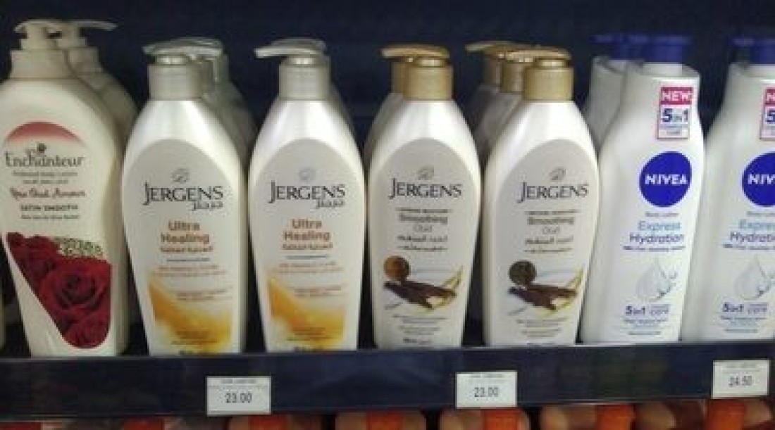 Jergens ناعم العود الجاف رطوبة 400 مل