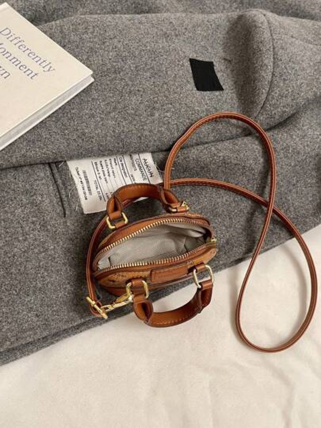 New Mini Top Handle Shell Bag Bear Shoulder Bag Fashion Versatile Clutch Purse Accessory Bag Lipstick Bag Coin Purse Small Mini Bag