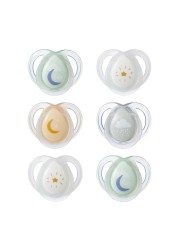 Tommee Tippee Nighttime Pacifiers 06 Months 6 Pack of Glow in The Dark Pacifiers with Symmetrical Silicone baglet