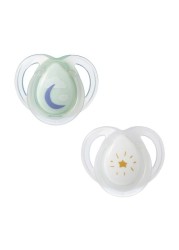 Tommee Tippee Night Time Pacifier 06 Months Symmetrical Silicone Baglet BPAFree Binkies Glow in The Dark Technology Pack of 2 with Reusable Sterilizer Pod